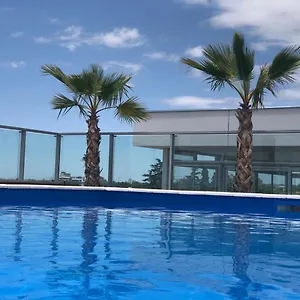 https://brisas-apartment.hotelsmendoza.com
